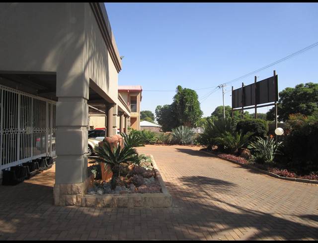 900M² BUSINESS FOR SALE IN SINOVILLE